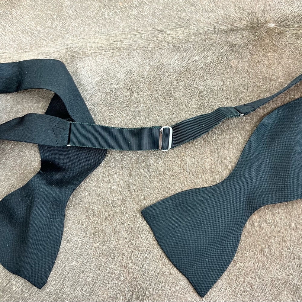 Saks Fifth Ave Silk Black Self Bow Tie Cocktail Evening Wear - Picture 4 of 5